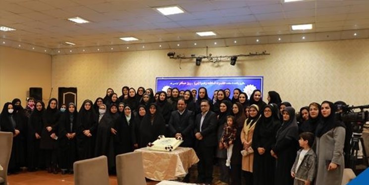 حضور زنان در عرصه کار و تلاش زمینههای ارتقای جامعه را فراهم میآورد