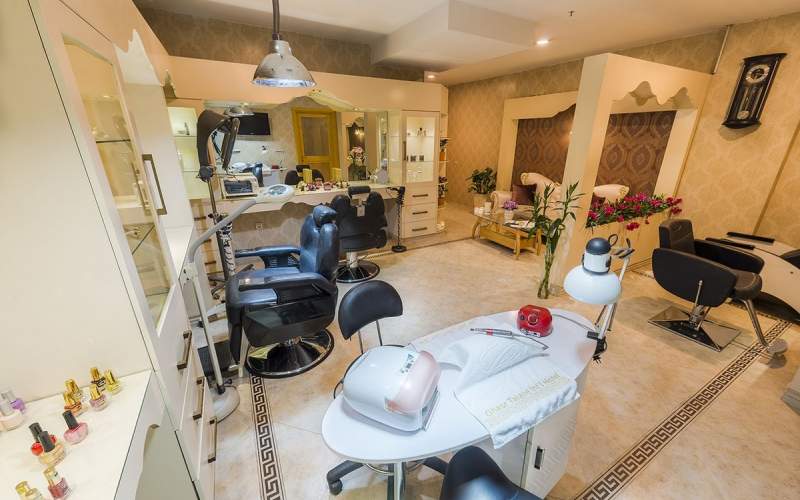 دریافت پول‌های هنگفت و دخالت آرایشگران تازه کار در حوزه پزشکی