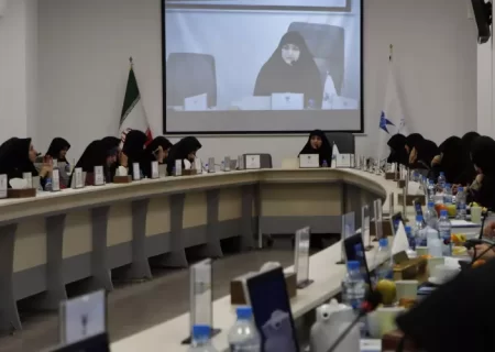 چهارمین نشست حضوری بانوان نقش آفرین دانشگاه آزاد اسلامی با محور زنان، خودسازی، جامعه پردازی و تمدن سازی