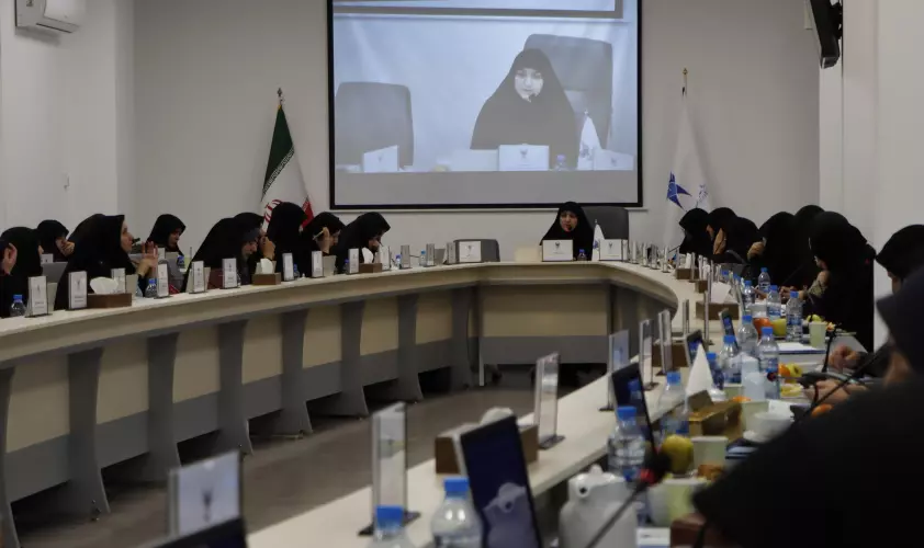 چهارمین نشست حضوری بانوان نقش آفرین دانشگاه آزاد اسلامی با محور زنان، خودسازی، جامعه پردازی و تمدن سازی