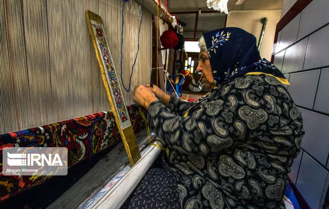 زنان سرپرست خانوار نیازمند از خدمت مستمری برخوردار می‌شوند