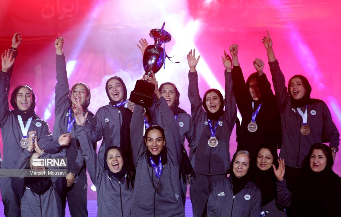 فینال بی‌کیفیت لیگ والیبال زنان با اختتامیه‌ای جهانی؛ ادامه ضعف‌ها با مربیان ایرانی