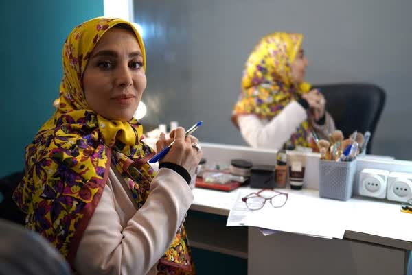 واکنش مجری «سلام صبحبخیر» به تبلیغات سلبریتیها برای کوروش کمپانی