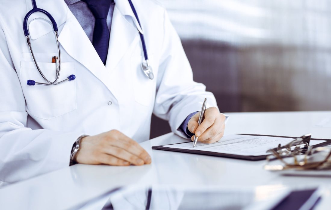 سرانه پزشک در ایران چقدر است/ تاکید بر مراقبین سلامت