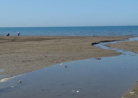 شرنگ شیرابه در کام خزر/ میلیون‌ها مسافر به شوق شنا از راه می‌رسند