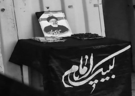 دانش آموزان در عزای رییس جمهور مدرسه را سیاه پوش می‌کنند