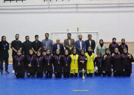 دختران شگفتی سازان جویبار جام را بالای سر بردند